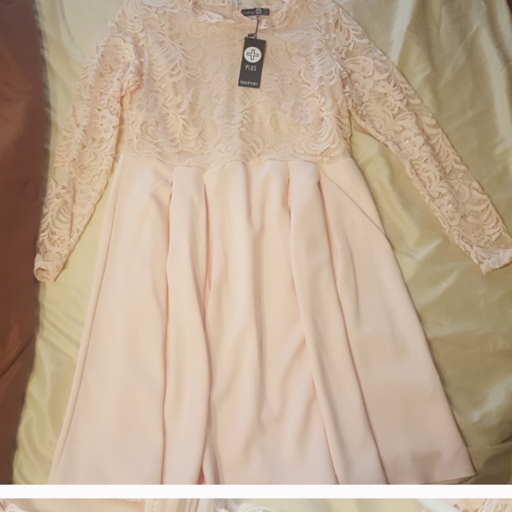 Reposh BooHoo + peach pink dress